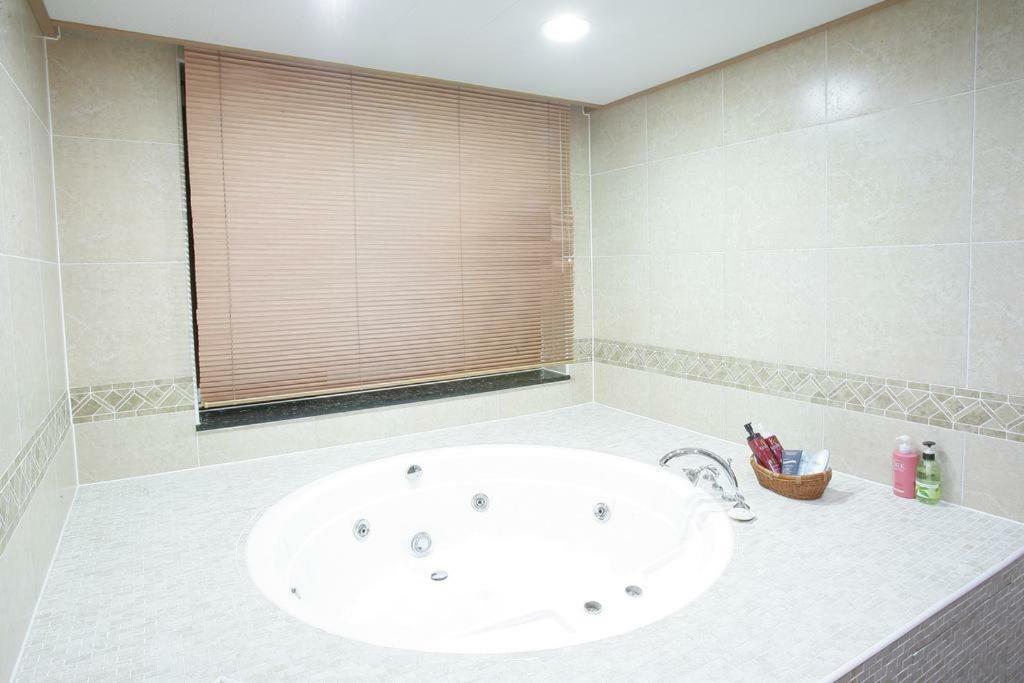 Sunjin Grand Hotel Ulaanbaatar Esterno foto