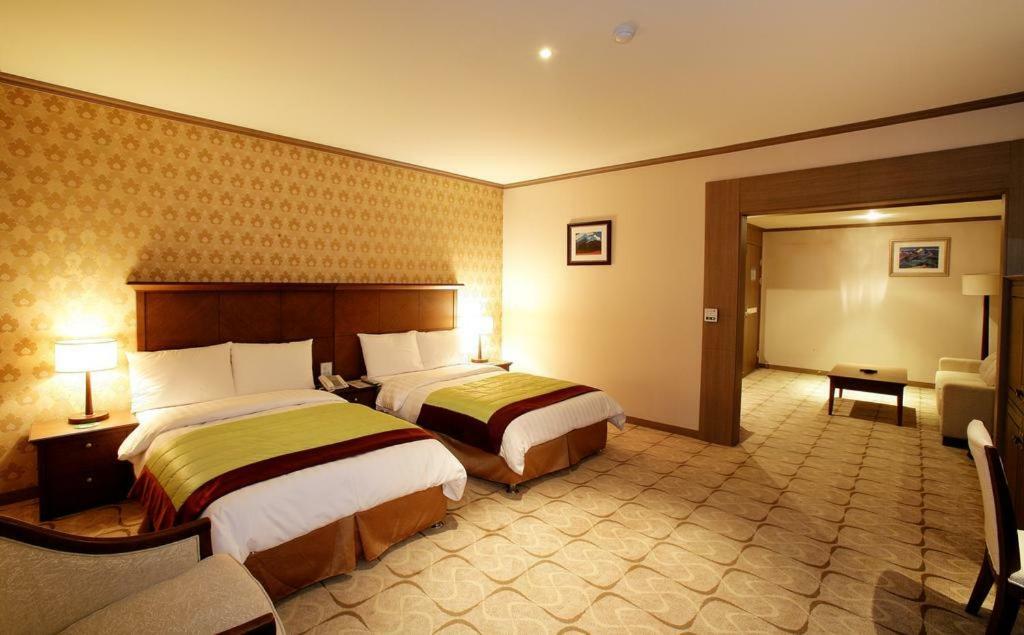Sunjin Grand Hotel Ulaanbaatar Esterno foto