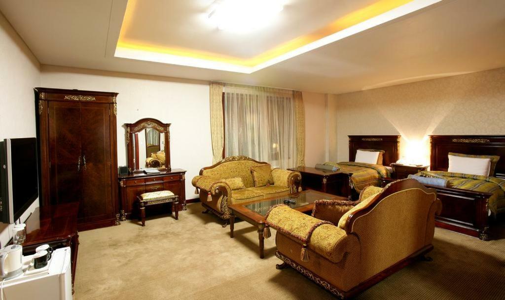 Sunjin Grand Hotel Ulaanbaatar Esterno foto