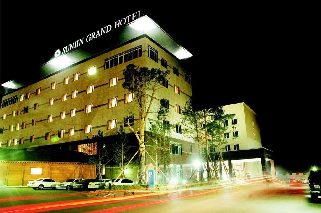Sunjin Grand Hotel Ulaanbaatar Esterno foto